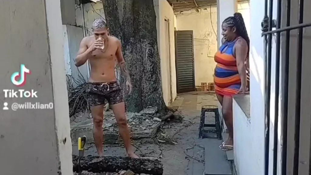 ela fez passiva com o cuzinho gozei dentro e fora da sua buca